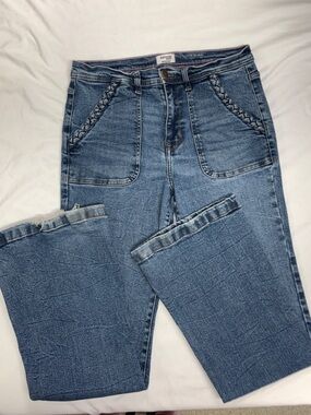 Kensie Braided-Pocket Cropped Wide-Leg Jeans in Medium Blue